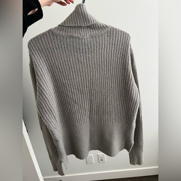 Knitted sweater - Picture 2 of 2